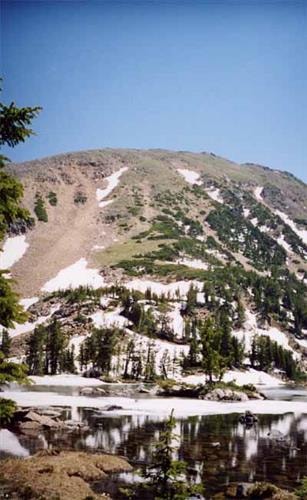 Lost Cabin Lake Trail: mountain cir surrounding Lost Cabin Lake