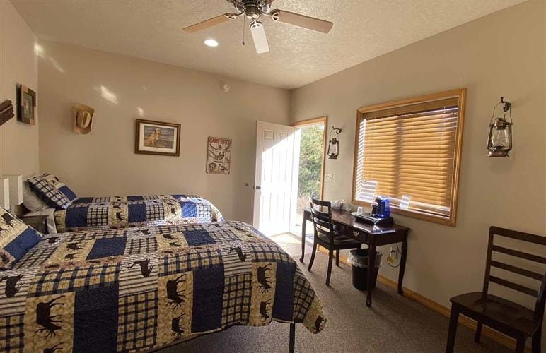 Montana's Wolf Creek Lodge: 