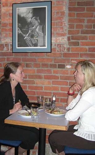 Benny's Bistro: customers