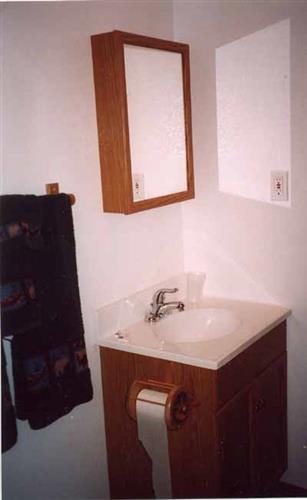 Willis Station: bathroom