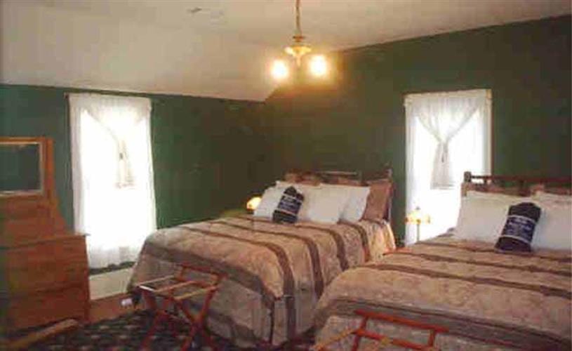 Sleepy Senator Tourist House: bedroom