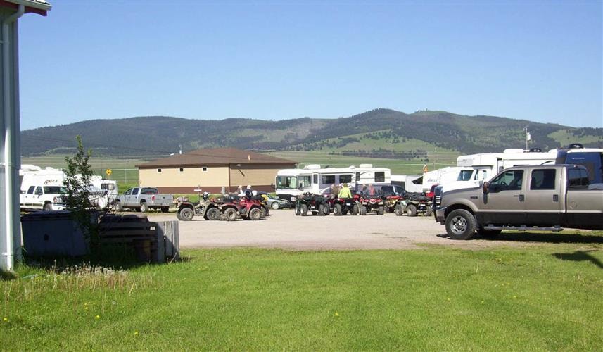 The Inn at Philipsburg: 4 wheelers invade