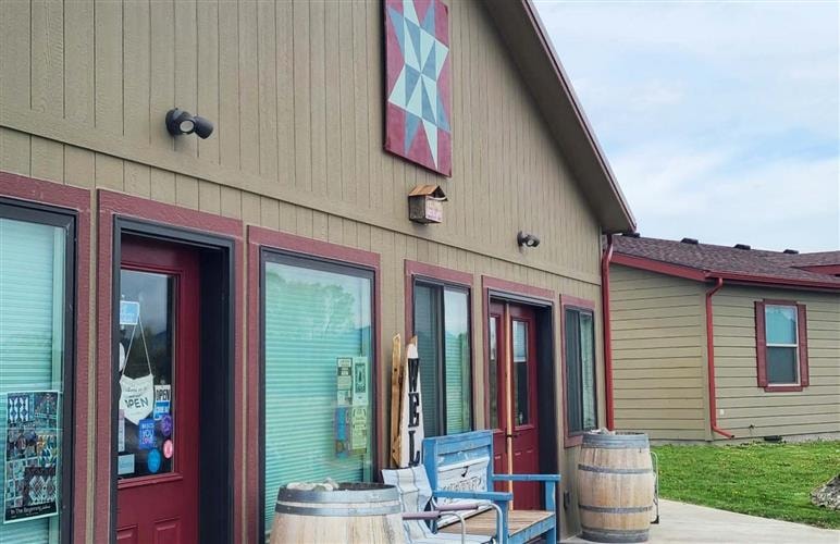 Sew Unique Custom Quilting & Retreat: 