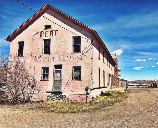 The Peat Hotel & Steakhouse: 