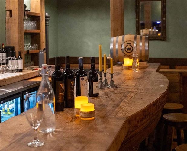 Wells Fargo Bar & Grill: 
