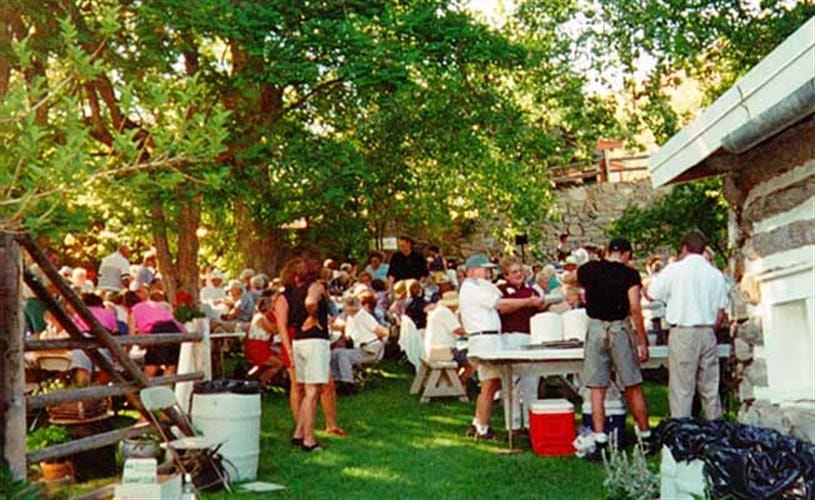 Pioneer Cabin: garden