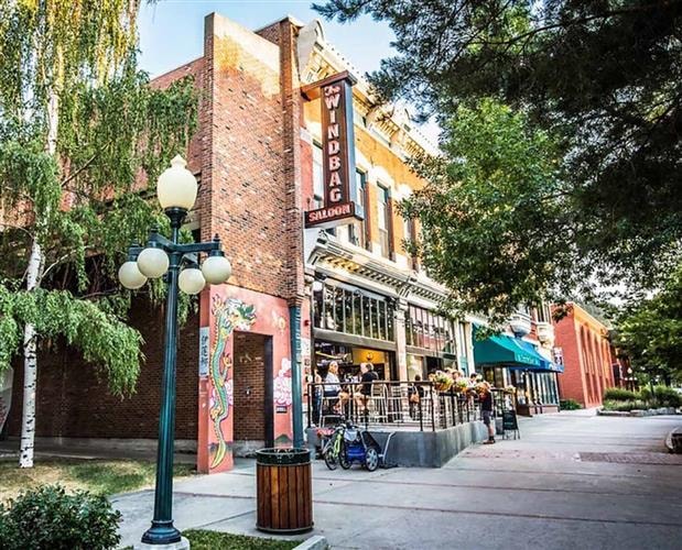 Windbag Saloon & Grill: 