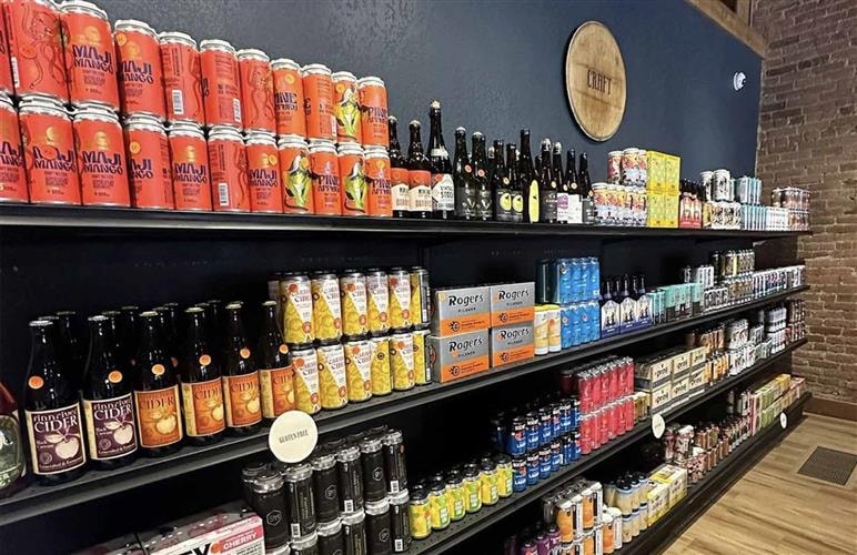 THE BIGHORN Bottle Shop & Wine Bar: 