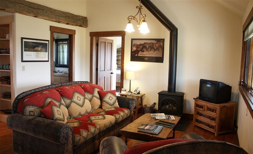 J Bar L Ranch Fishing Cabin: 