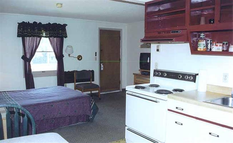 Knight's Extended Stay: kitchenette