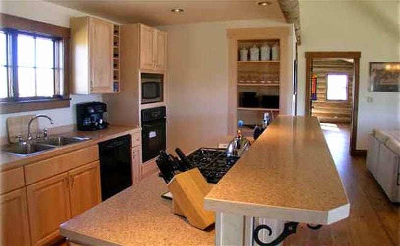 J Bar L Ranch Fishing Cabin: 