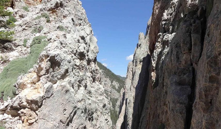 Refrigerator Canyon Trail: canyon walls