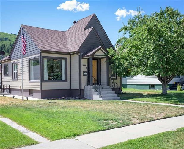Black Diamond Bungalow: 