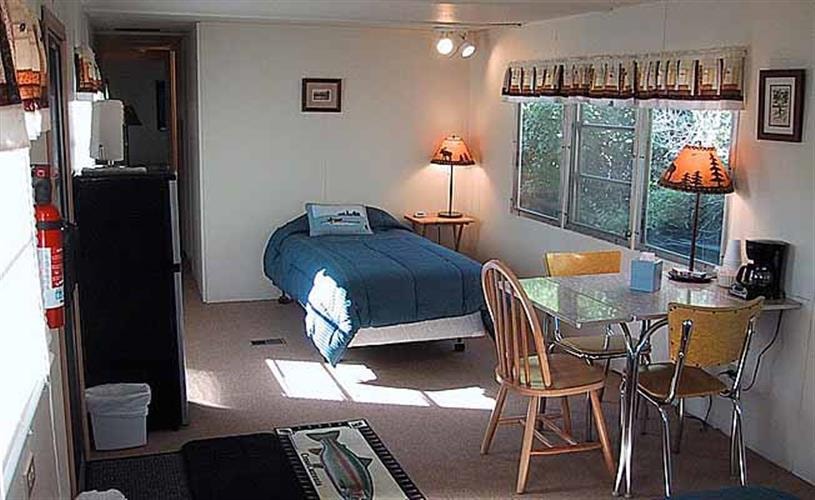 CrossCurrents Fly Shop Lodging: fishin shack