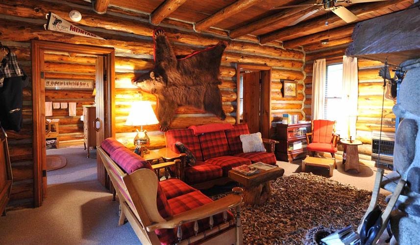 Canyon Ferry Lake Historic Cabin: 