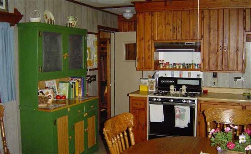 Pony Creek Side Cabin: kitchen