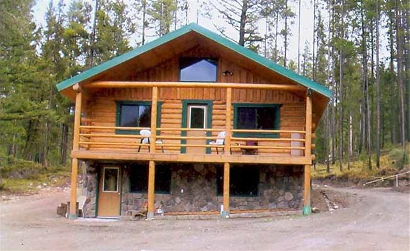 Flume Creek Lodge: exterior