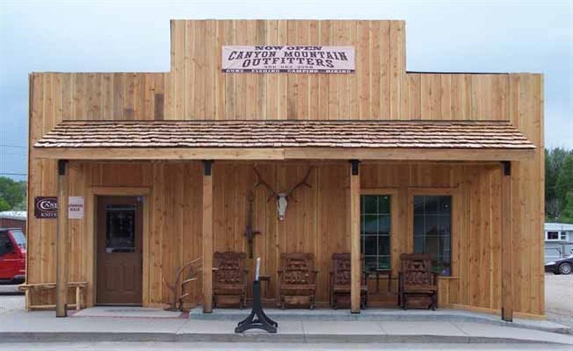 Canyon Mountain Outfitters: exterior