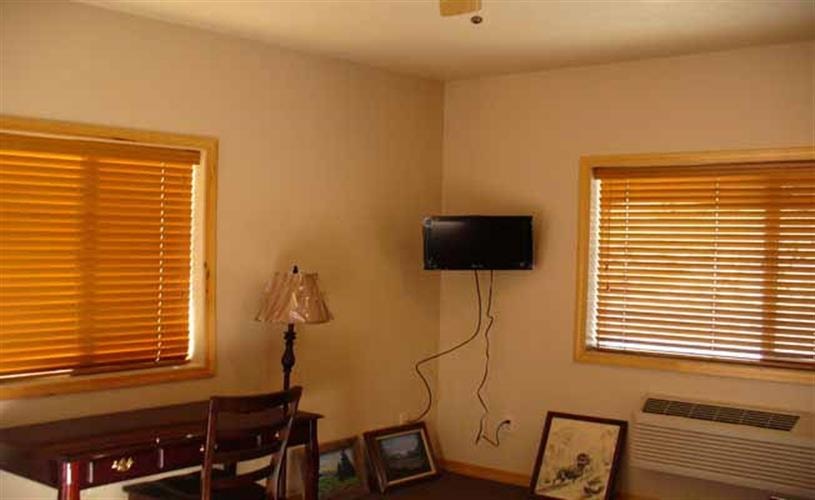 McDonough Outfitters: room