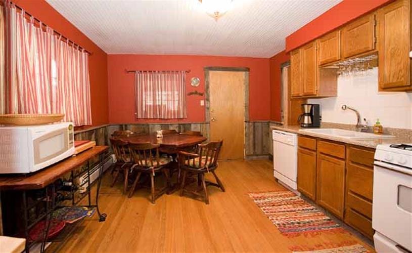 Ruby Valley Lodge: kitchen