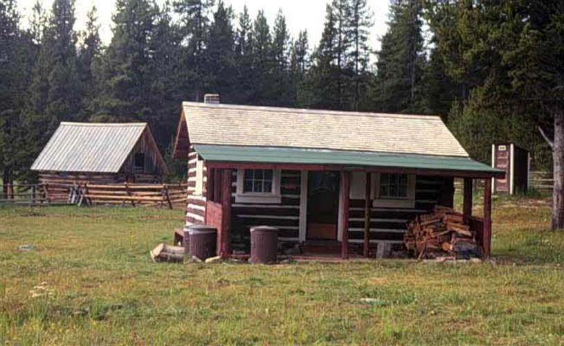 Hogan Cabin: 