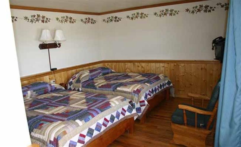 Nez Perce Motel: guest room