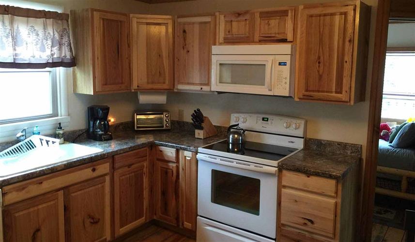 Whispering Pines Guest Cabin: 