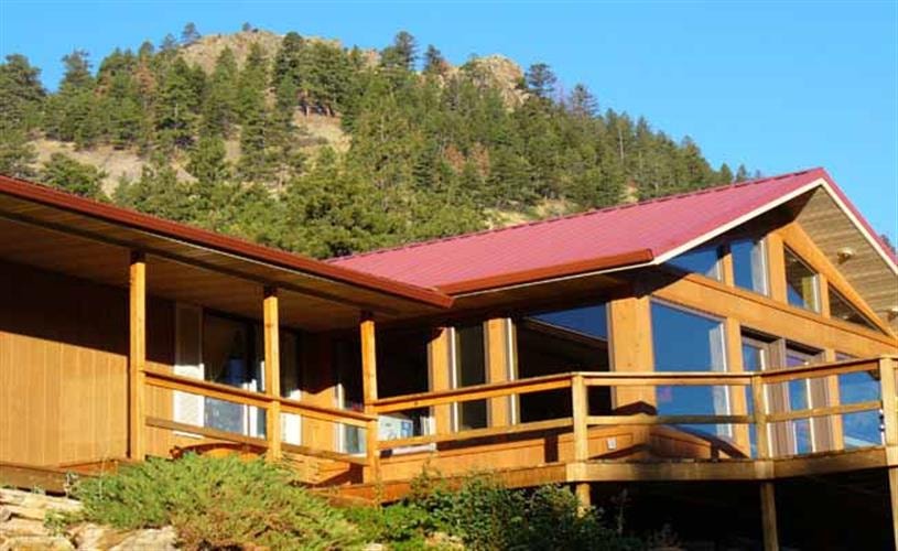 McDonough Outfitters: exterior