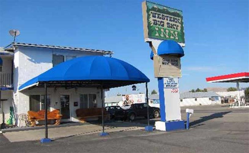 Western Big Sky Inn: exterior with sign