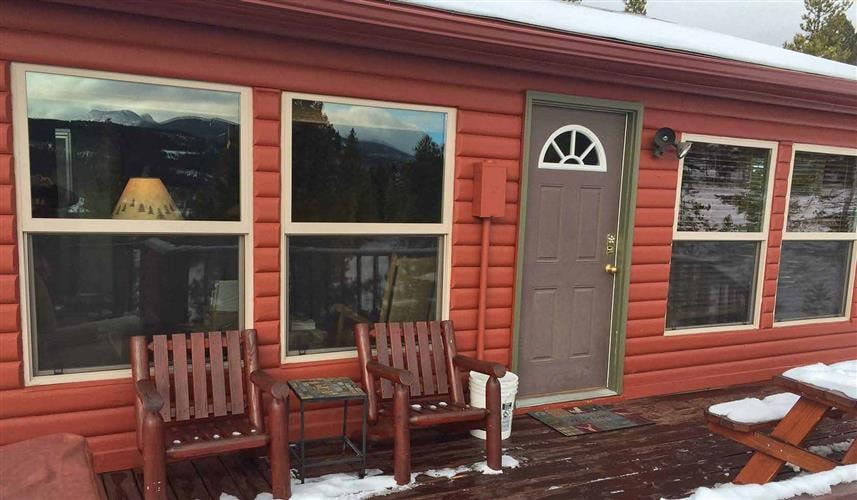 Whispering Pines Guest Cabin: 