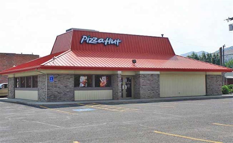 Pizza Hut: exterior of building