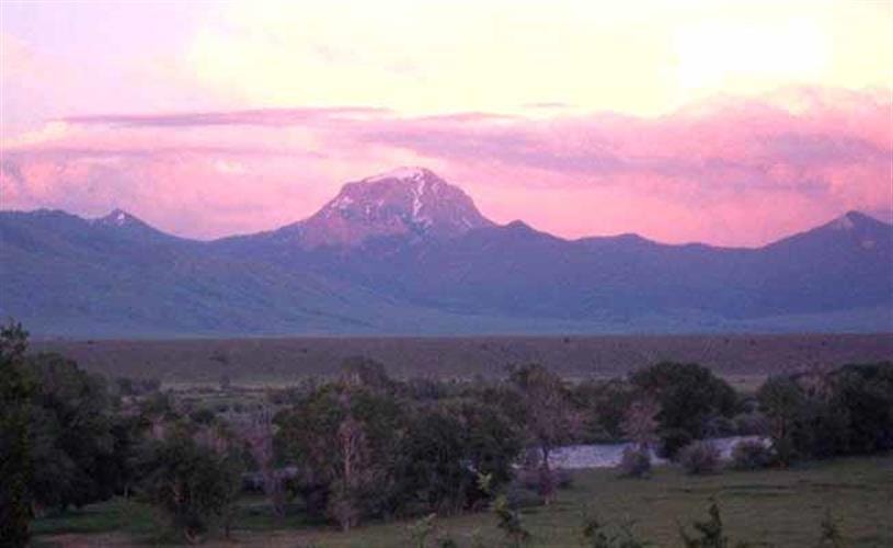 Madison River Vacation Rental: mountain views
