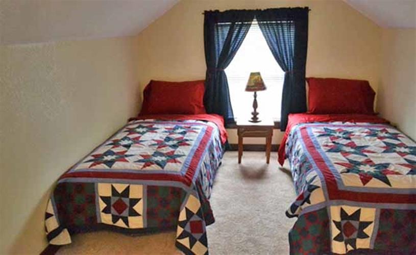 The Steffens Street House: bedroom