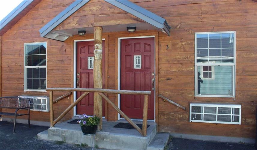 Grizzly Den Motel: 