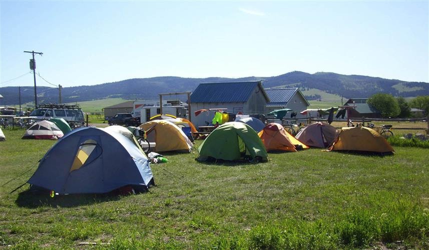 The Inn at Philipsburg: Grassy tent area