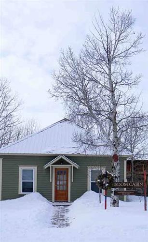 Wisdom Cabin: exterior