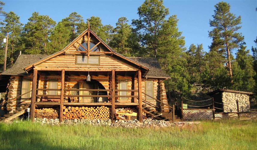 Canyon Ferry Lake Historic Cabin: 