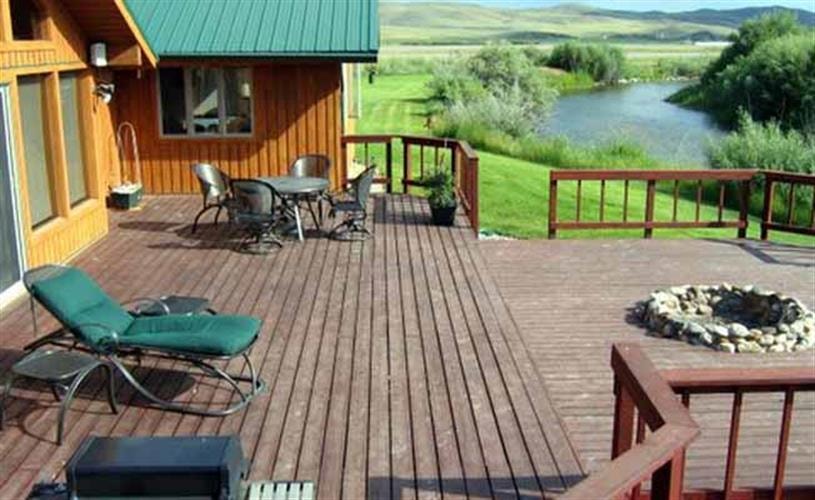 Riverfront House: deck
