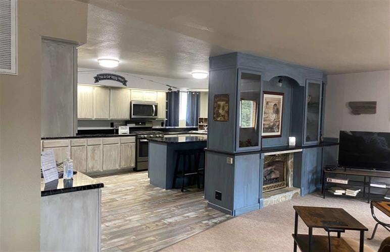 Montana's Wolf Creek Lodge: 