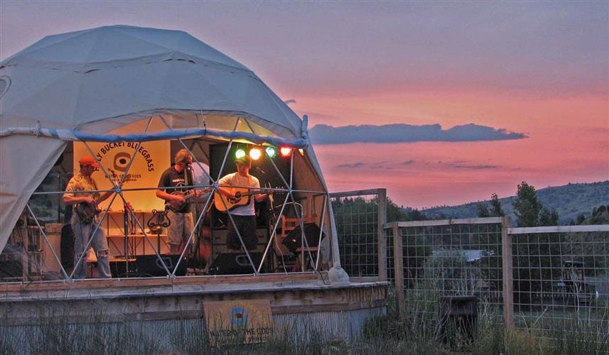 Norris Hot Springs 50 Mile Grill & No Loose Dogs Saloon: 