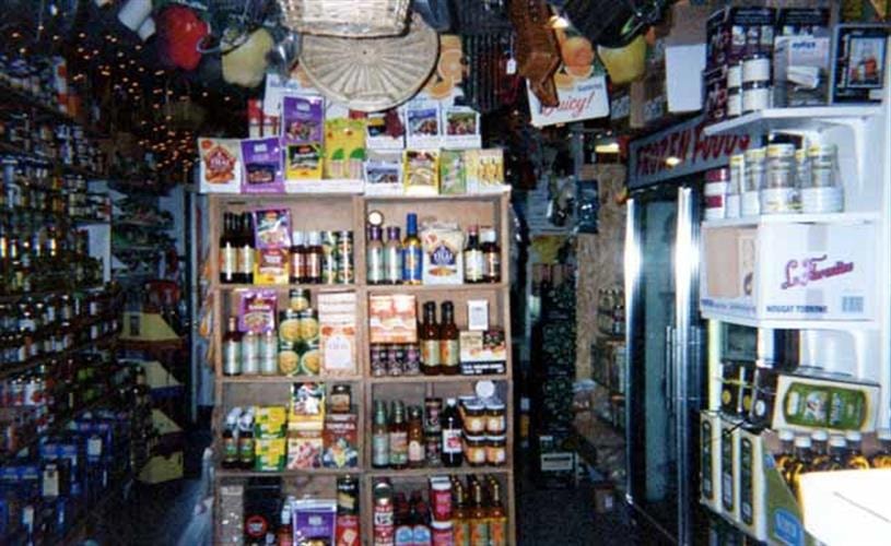 Front Street Market Eatery: Wines & condiments