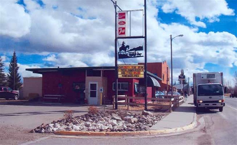 Town Haul Diner: exterior