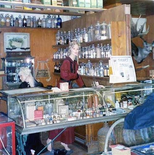 J. Spencer Watkins Memorial Museum: Apothecary