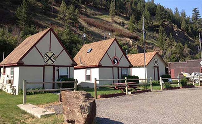 Wolf Creek Angler: cabins