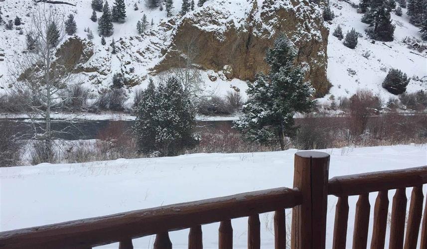 Big Hole River Cabins: 