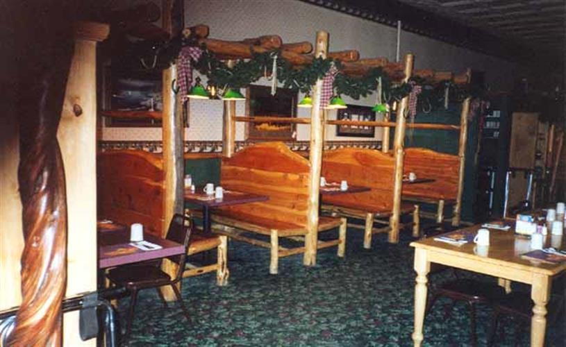 Donivans Family Dining: interior