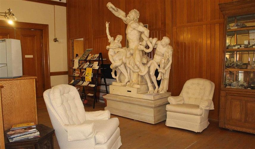 Hearst Free Library: 