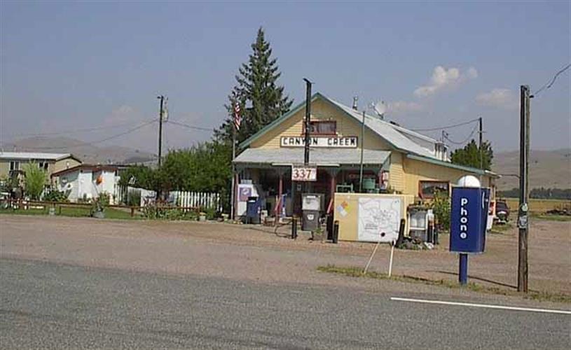 Canyon Creek Country Store: exterior