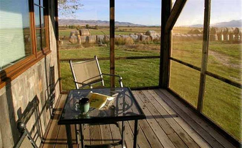 J Bar L Ranch Fishing Cabin: 