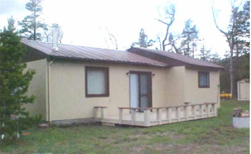 Blackfoot River Cabin: Front
